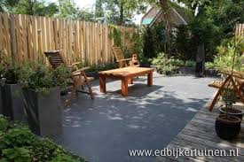 terras combinatie van tegels en hout tuin buitendecoraties patio
