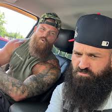 Shoulder Day. Complete! We ain't just out here making music. We gotta stay  in shape to keep up with these young guys. @adamcalhoun1 #demunjones  #hustlehard #grindtime