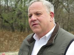 Trump officials end gray wolf protections across most of U.S.