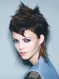 It's the ideal alternative for ballsy girls who have grown bored of beachy hair. Pin On Short Hairstyles