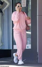 Zoe Foster Blake 40 Sports A Tracksuit And Accessories Worth 2 500 In Melbourne Daily Mail Online