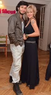 A şi pur şi simplu le dau delete. Dana NÄƒlbaru Si SoÅ£ul SÄƒu Dragos Bucur IncÄƒ Un Vis Implinit Aer Curat PÄƒdure È™i Flori De PrimÄƒvarÄƒ Yve Ro