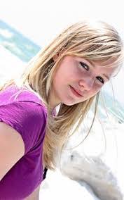 Rose Erwin's Instagram, Twitter & Facebook