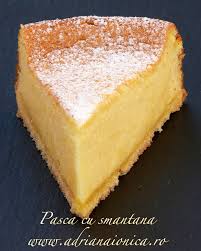 Vă povesteam anul trecut că fiica mea nu agreează brânza în preparate dulci, și ca niciodată nu se. Pasca Cu Smantana Adriana Ionica