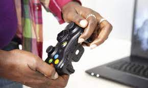 Plug the xbox 360 controller into any usb 2.0 or 3.0 port on the computer. How To Use A Wireless Xbox 360 Controller On A Pc Laptop Mag