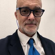 La nueva Licencia remunerada por duelo, vigente desde la publicación de la  Ley 10.589 , constituye un avance significativo en la mejora de las  condiciones laborales.