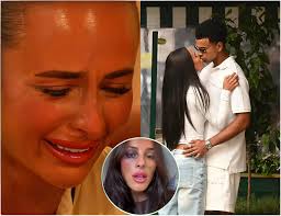 He'll never settle down 🫠🫠 @mytypeonpaper Harry really made things  exclusive with Helena just to flirt with Shakira the next day. Forget  destinys childish, this man is a league of his his