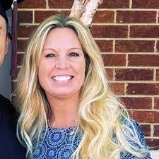 Heather Reisner's Instagram, Twitter & Facebook