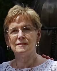 Birleşik krallık'ta başlatılan toplu aşılama kampanyasının bir parçası olarak covid aşısı. Carroll Margaret Peggy Richard H Keenan Funeral Home