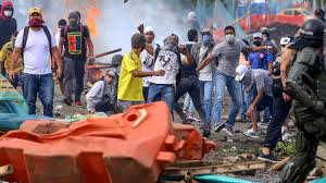 Colombia fue escenario de enormes protestas, en su mayor parte pacíficas, y de un inédito cacerolazo en varias ciudades. I P92snm1mviem