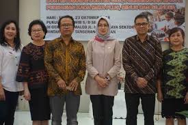 Mata minus abun jauh adalah kelainan pada mata yang tidak mampu melihat dengan baik benda atau objek dengan jarak yang jauh. Airin Ada Pegawai Yang Sedikit Sedikit Mengeluh Minta Pindah