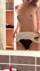 Cora Rossi Pelada, Modelo Ficando Peladinha E Mostrando A Bucetinha - Cnn  Amador