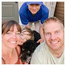 Brett Bell's Instagram, Twitter & Facebook