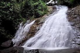 Luasnya adalah 174,047 hektar dengan penduduk berjumlah lebih kurang 100,000. Air Terjun Di Selangor Sekitar Kl 8 Yang Best