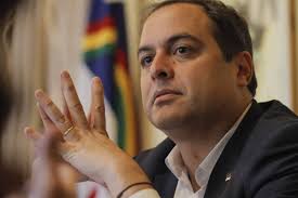 Manobra de governador assegurou remuneração extra para sua mulher e demais  juízes em PE