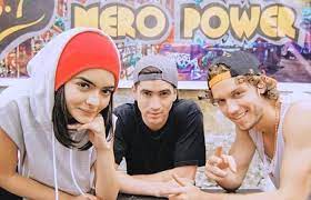 Seventeen years after being wrongly imprisoned, a talented songwriter seeks justice against the men who caused her downfall and killed her family. Protagonistas De La Reina Del Flow Fueron Novios En La Vida Real