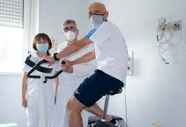 May 27, 2021 · sono poi membri della commissione franco vazio (pd), ingrid bisa e leonardo tarantino (lega), azzurra cancelleri, giuseppe d'ippolito, leonardo donno, valentina dorso, francesco sapia (m5 stelle. Nuova Donazione Al Reparto Di Pneumologia Di Mantova Diretto Da Giuseppe De Donno Radio Pico
