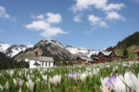 The property has a parquetry floors. Startseite Ferienwohnungen Im Haus Erika Im Kleinwalsertal