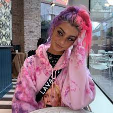 We Never Get Tired Of These Split Color Do S Lavababie Used Girls Night And Electric Paradise To Create This Color Hair Styles Aesthetic Hair Split Dyed Hair