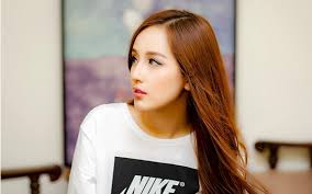 Her birthday, what she did before fame, her family life, fun trivia she has a sister named mai ngoc phuong. Chuá»—i Cho Vay Cáº§m Cá»' Hoa Háº­u Mai PhÆ°Æ¡ng Thuy Ä'áº§u TÆ° Ä'Æ°á»£c Ä'á»‹nh Gia 2 100