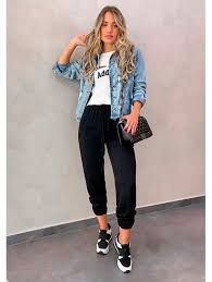 Calça Estampada Preta E Branca Como Usar 8 Maneiras De Usar A Calca Preta Looks Estilosos Looks Casuais