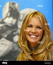 Lorrie Oldham's Instagram, Twitter & Facebook