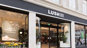 Lush online magazine which is published quarterly spring/summer and fall/winter. Vom Produktsortiment Zumserviceangebot In Der Bislang Grossten Lush Filiale Hyphen