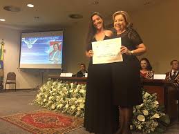 Professora Eda Machado recebe título “Cidadã do Mundo pela Paz”