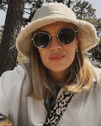 Cara Compton's Instagram, Twitter & Facebook