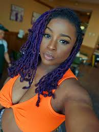 I'm a middle aged woman going through divorce, honestly I'm just looking to  make some new girl friends or be a part of social and supportive groups so  I don't feel so