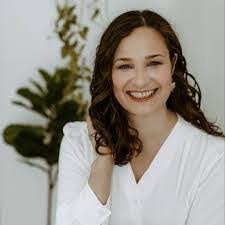 Amanda Krupp's Instagram, Twitter & Facebook