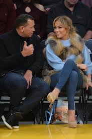 Only Jennifer Lopez Could Look This Glamorous Sitting Courtside At A Basketball Game Basketball Game Outfit Gaming Clothes Gameday Outfit