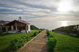 Bidart Eglise Dediee A La Vierge De L Assomption Elle Fut Batie Au Xvie Siecle Avec Une Orientation Vers L Est Selon La Tradi Pays Basque Bidart Xvie Siecle