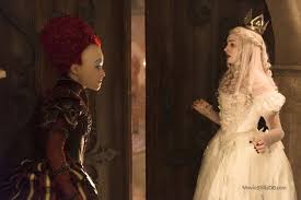 Alan Rickman En Alicia En El Pais De Las Maravillas Alice Through The Looking Glass Publicity Still Of Anne Hathaway Helena Bonham Carter Alice In Wonderland Helena Bonham Carter Through The Looking Glass