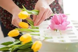 12 Flower Arranging Tricks That Make You Feel Like A Pro Flower Arrangements Diy Diy Floral Centerpieces Flower Vase Arrangements