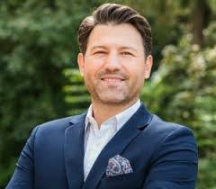 Santo Crisafulli's Instagram, Twitter & Facebook