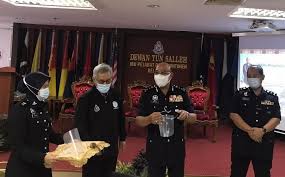 Azmin berkata, bas berkenaan ditahan di balai polis kota bharu untuk siasatan selepas satu laporan polis dibuat pada jam 5.14 pagi ini di balai berkenaan. Polis Kelantan Kekal 19 Lokasi Sekatan Jalan Raya