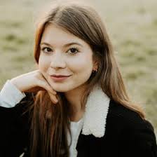 Bella Cselenyi (bellacselenyi)