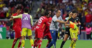 ¡Oficial! Revelan la suspensiones para Helinho y Turco Mohamed