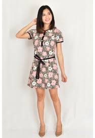 Elakkan memakai pakaian warna terlalu terang dan corak bunga yang besar kerana ia akan menyerlahkan kegempalan anda. Temukan Inspirasimu Rekomendasi Dan Tips Tampil Cantik Dengan Atasan Motif Bunga