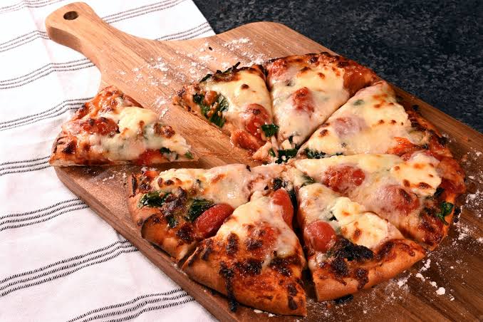 Almond & Spinach Ricotta Pizza (Chicken)