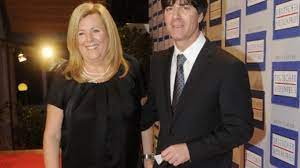 Jetzt überraschte der bundestrainer mit einer weiteren trennung. Joachim Low Und Ehefrau Daniela Jogi Schwul Das Sagt Seine Frau Zu Den Geruchten News De