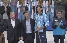 Los dorados en río de janiero 2016 fueron los elegidos para encabezar el desfile el próximo 23 de julio. Scola Recibio La Bandera Que Llevara A Rio En Manos De Macri El Grafico