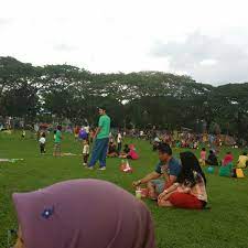 Mainan ini tergolong tradisional dan bisa dikategorikan sebagai mainan klasik. Photos At Taman Layang Layang Kite Flying Kepong Kepong Kuala Lumpur