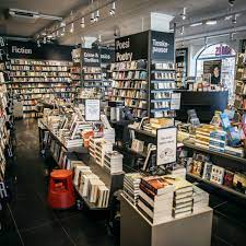 Vi har bognørder bag disken og flere end 50.000 bøger i butikken. Rabataftaler Boger Politikens Boghal Politiken Plus