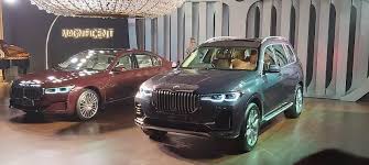 Bmw launched its all new x7 and 7 series facelift in india at 98.90 lakh for x7 and 1.22 crore for 7 series both car come with inline 6 diesel and petrol which produce 260 hp for diesel and. Bmw 7 Series Facelift X7 Launched In India Prices Start At Rs 98 90 Lakh