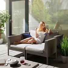 Loungemobel Machen Den Balkon Besonders Gemutlich Die Richtige Version Fur Einen Schmalen Balkon Finden Ist Dabei Aber Ga Lounge Garnitur Lounge Lounge Mobel