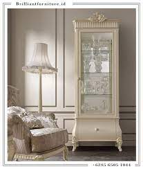 Tidur ruang makan kursi makan lampu hias lemari dapur meja makan set meja makan ruang tamu bufet minimalis bufet tv cermin dinding daybed kursi malas kursi cokok untuk lemari hias/ pajangan. Lemari Hias Ruang Tamu Mewah Putih Brilliant Furniture Indonesia