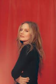 Official facebook profile for alicia silverstone, actress, author of the kind. Alicia Silverstone With A New Tv Show Proves She S Not Clueless The New York Times