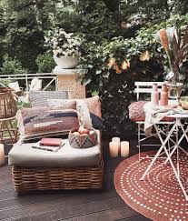 Auf Dieser Wunderschonen Terrasse Kann Man Sich Nur Wohlfuhlen Einzigartige Gartenmobel Der Runde Outd Balkon Dekor Outdoor Dekorationen Diy Gartendekoration